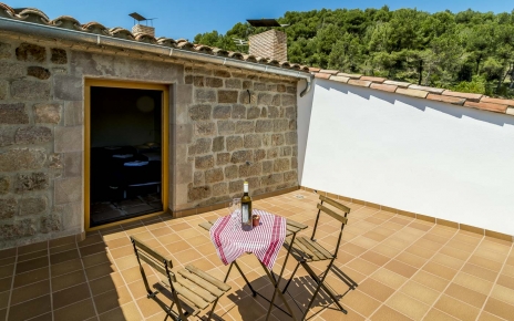 Una habitación tiene terraza en lugar de balcón 